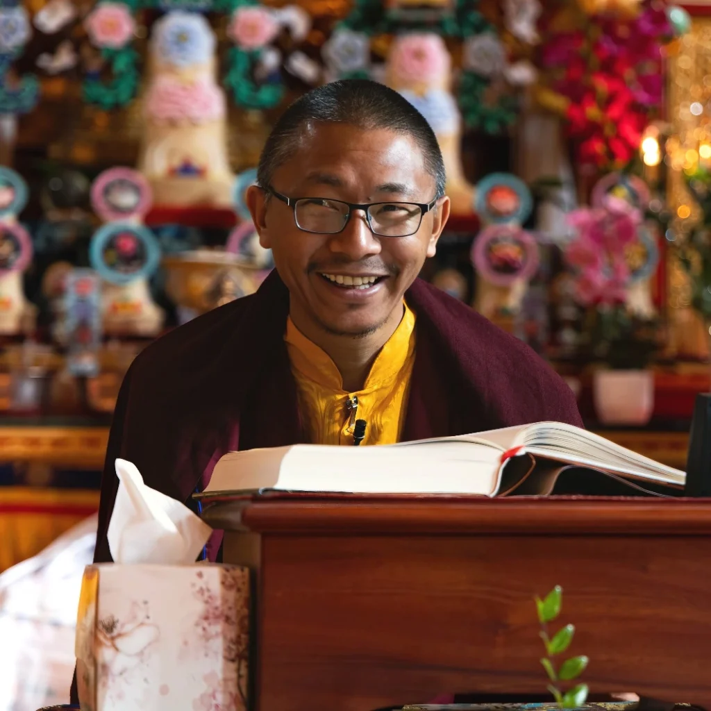 Teaching from Khenpo Lekthong